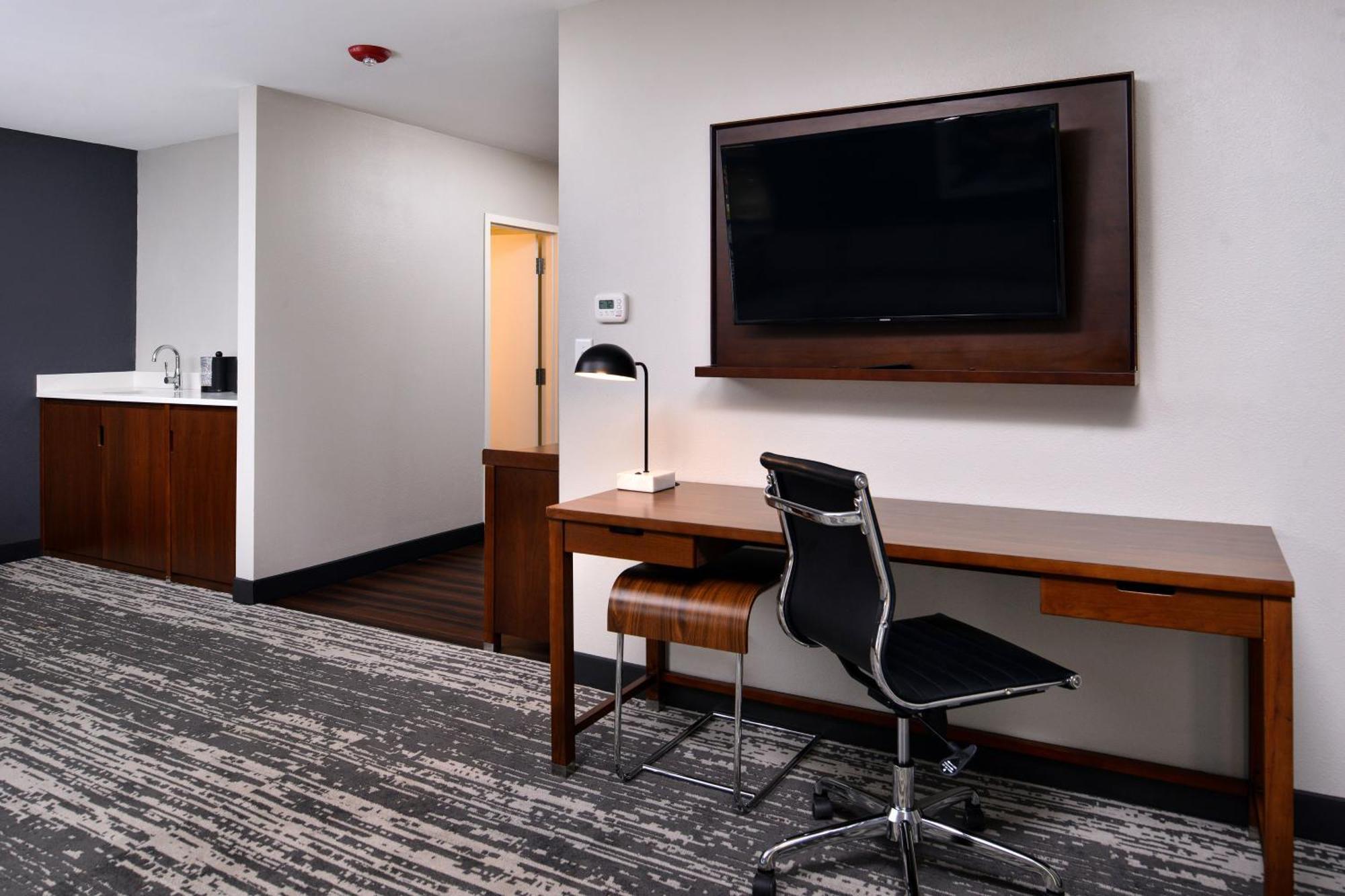 Four Points By Sheraton Omaha Midtown Экстерьер фото