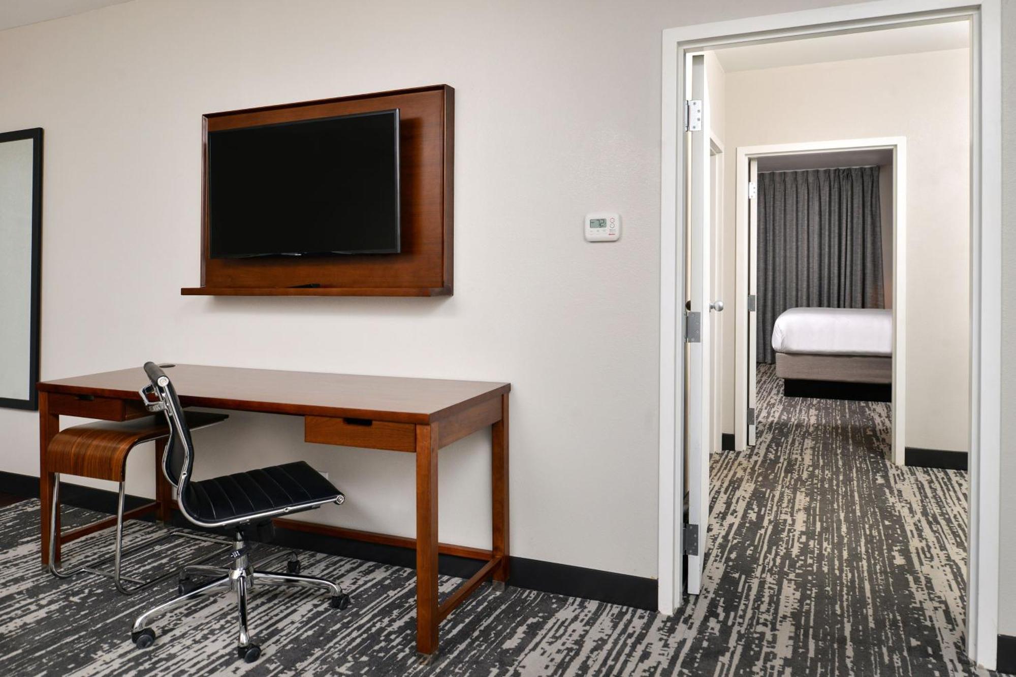 Four Points By Sheraton Omaha Midtown Экстерьер фото